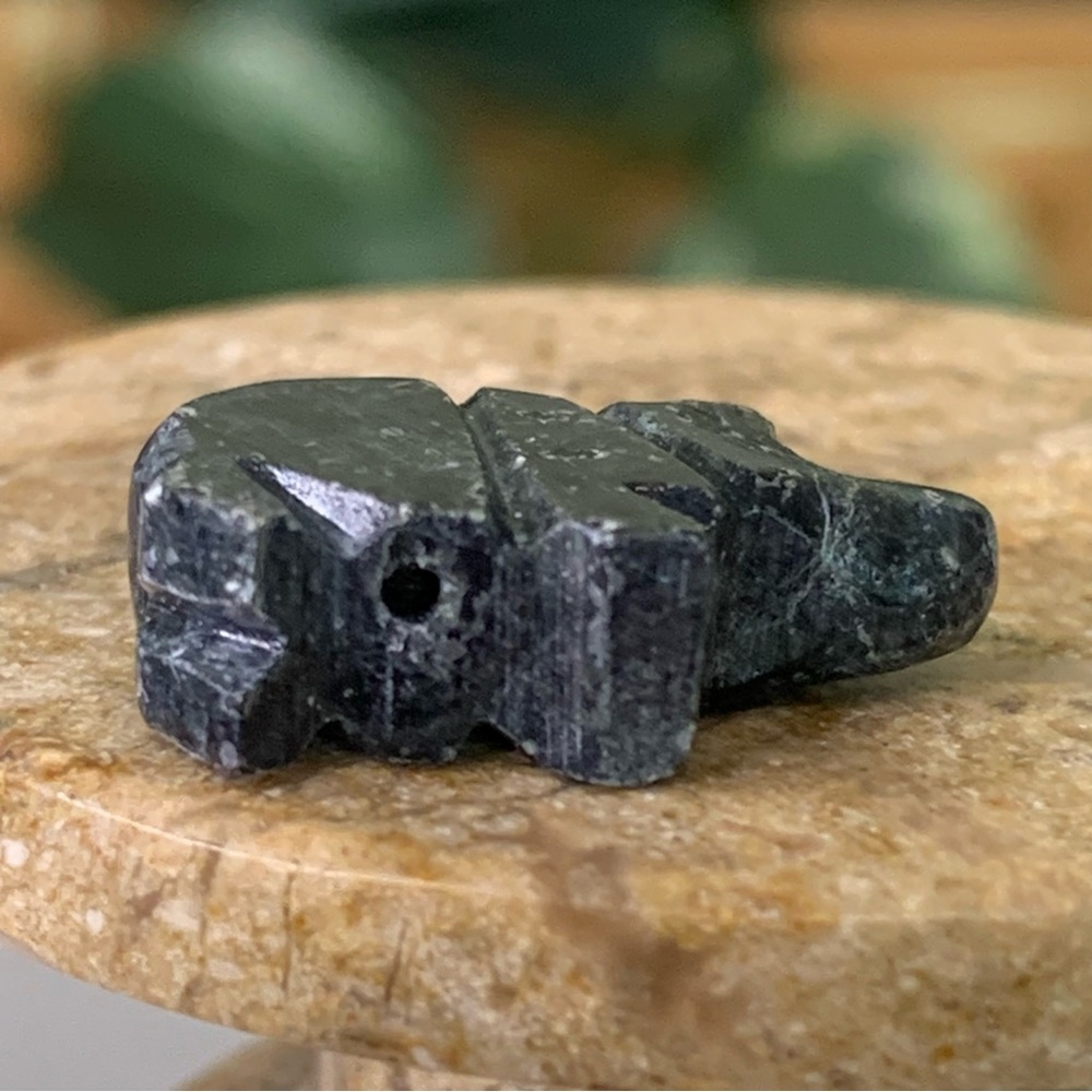 Native American Style Zuni Bear Fetish Bead Black Drilled Stone Mini Animal .7" - Picture 7 of 13